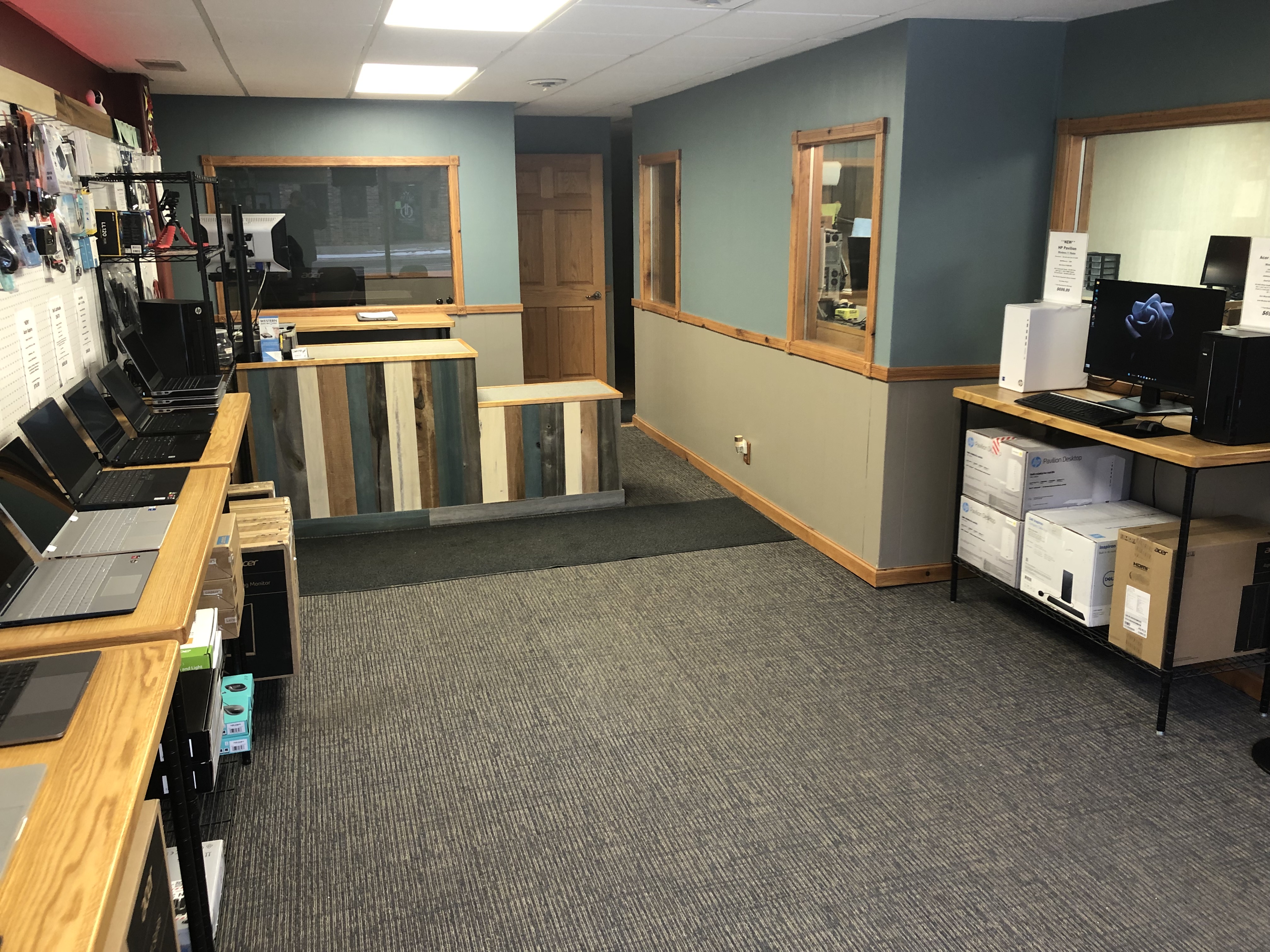 Computer Dan's (605) 886-4077